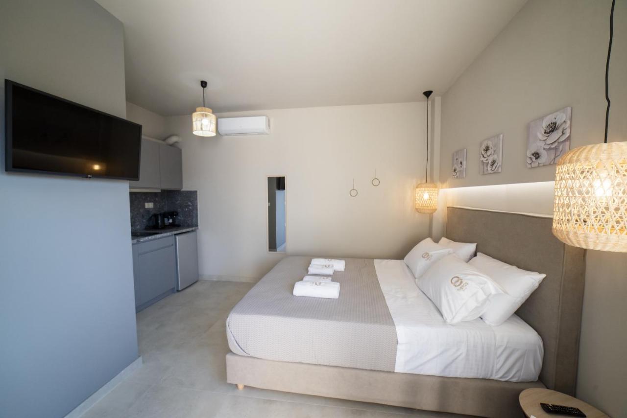 Theros Suites Dhiminio Exterior photo