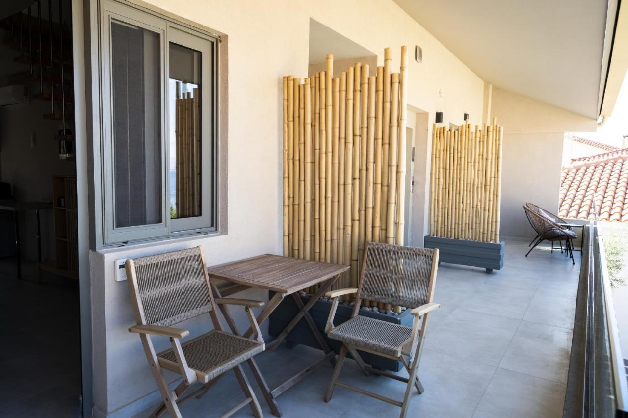 Theros Suites Dhiminio Exterior photo