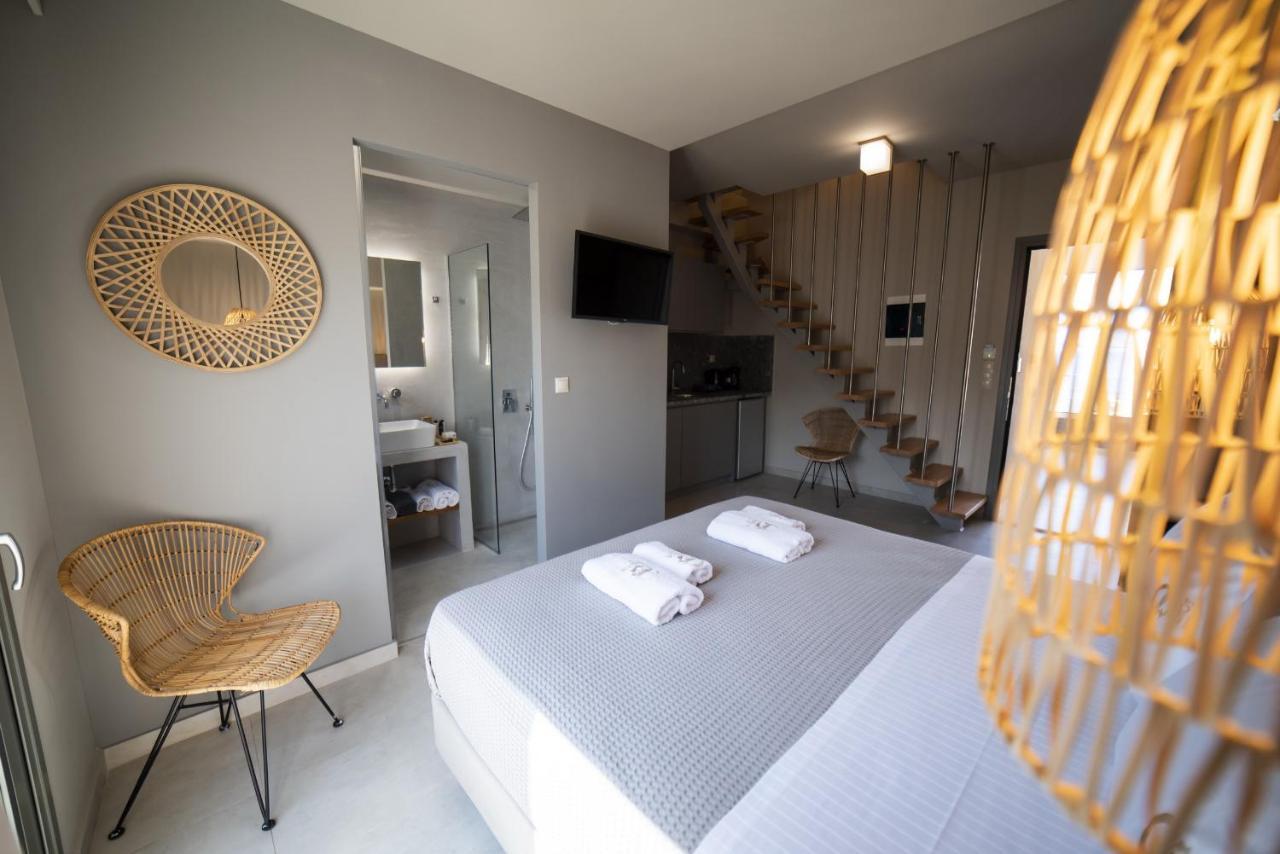 Theros Suites Dhiminio Exterior photo