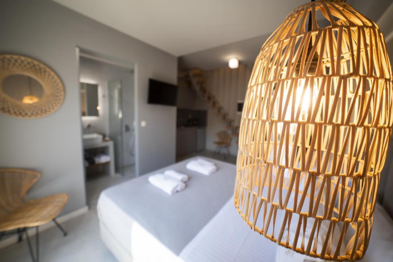 Theros Suites Dhiminio Exterior photo