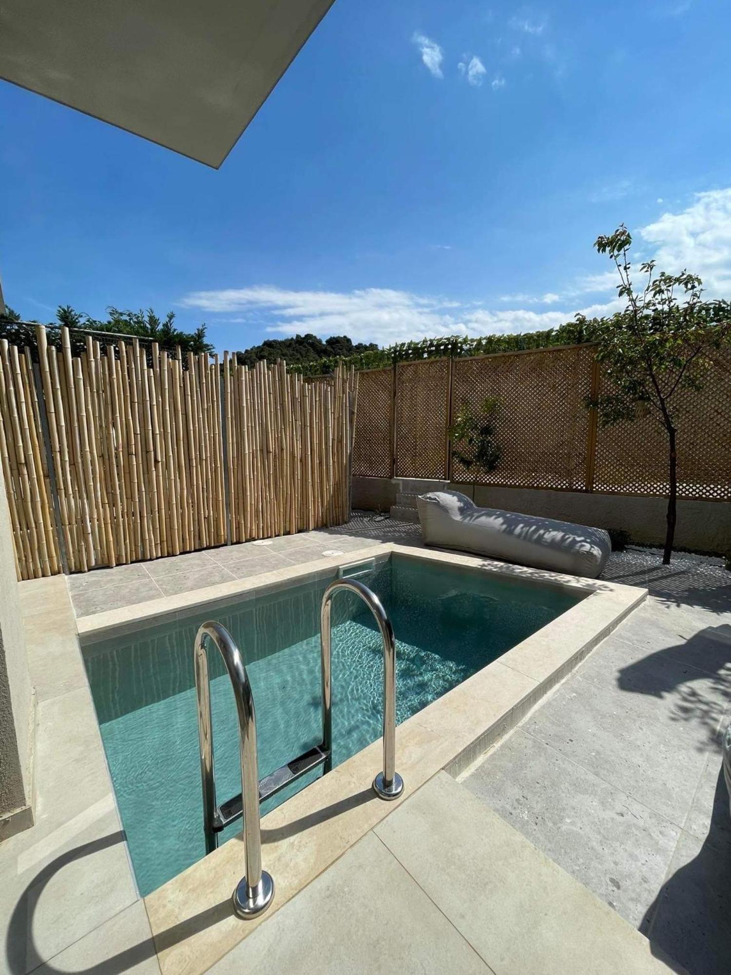 Theros Suites Dhiminio Exterior photo